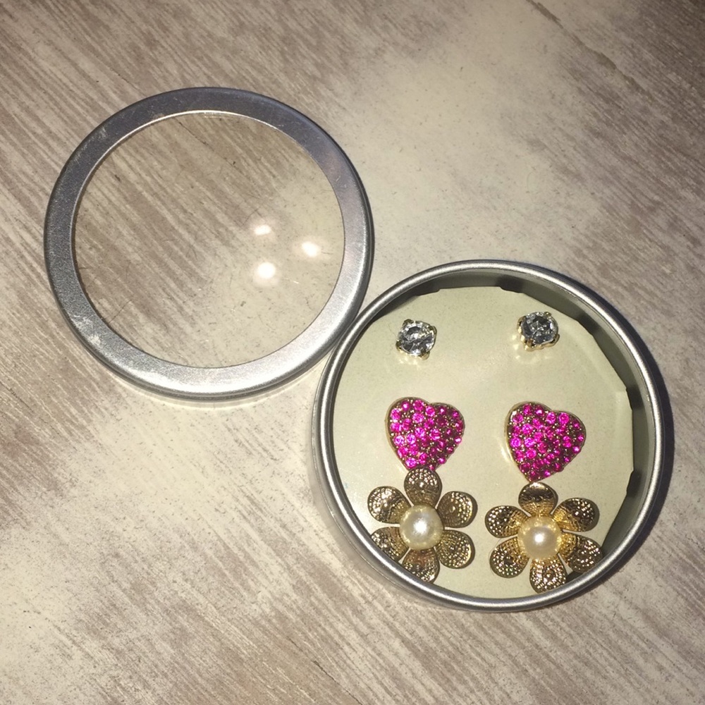 Set of 3 earrings!